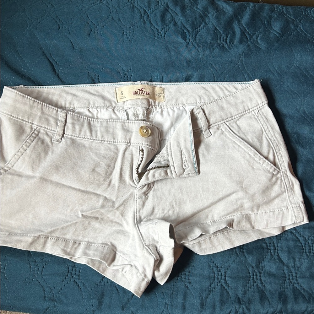 Hollister Light Beige Women’s Low-Rise Shorts